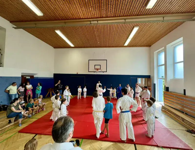Judo-Gruppe beim Training in Dortmund