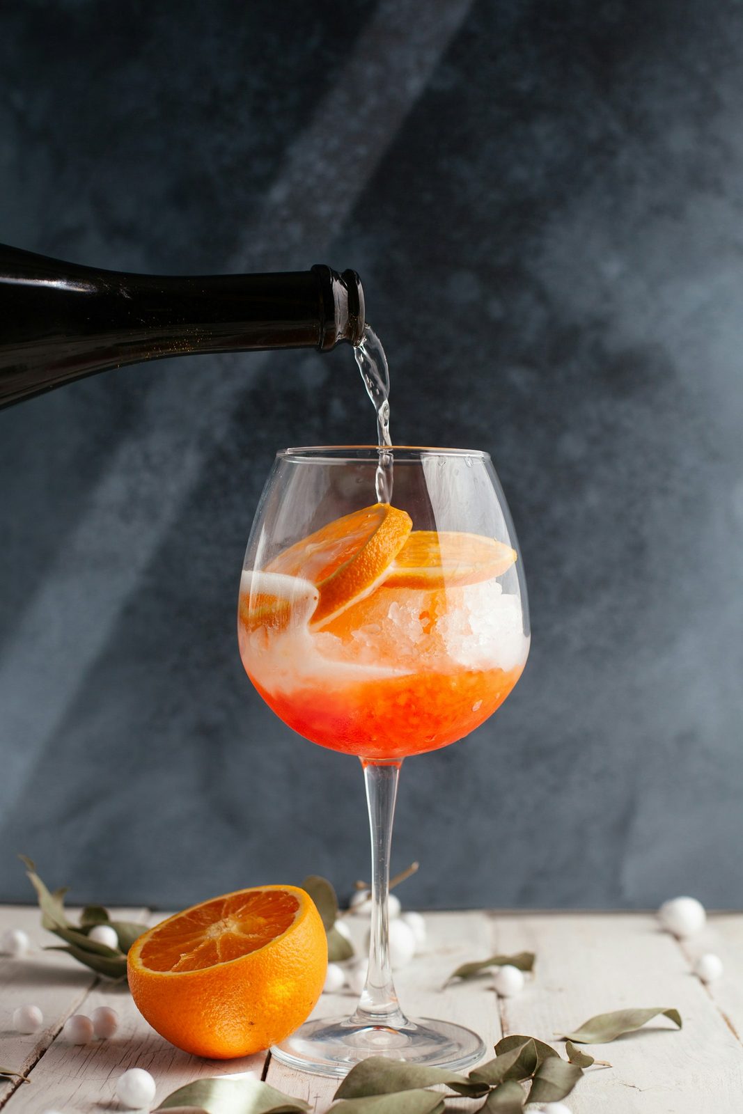 Spritz wird ins Glas gegossen